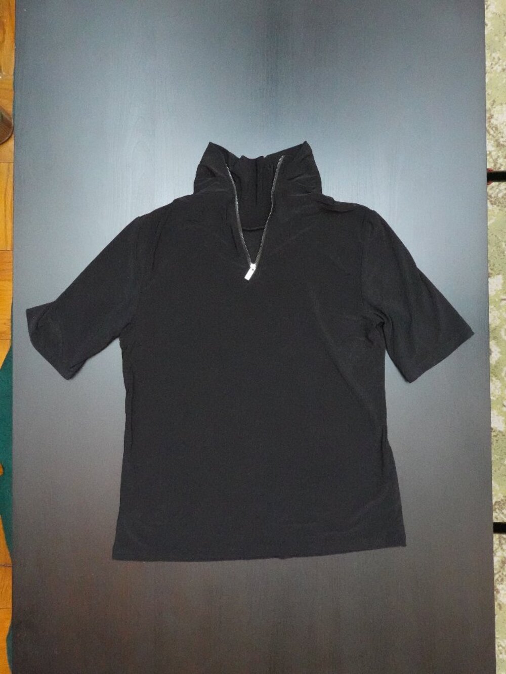 Jones Zip Up Short Sleeve Turtleneck -"Womens" Sz M - Like New